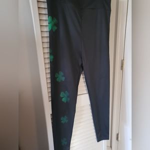 ST. PATRICK'S DAY SHAMROCK LEGGINGS
